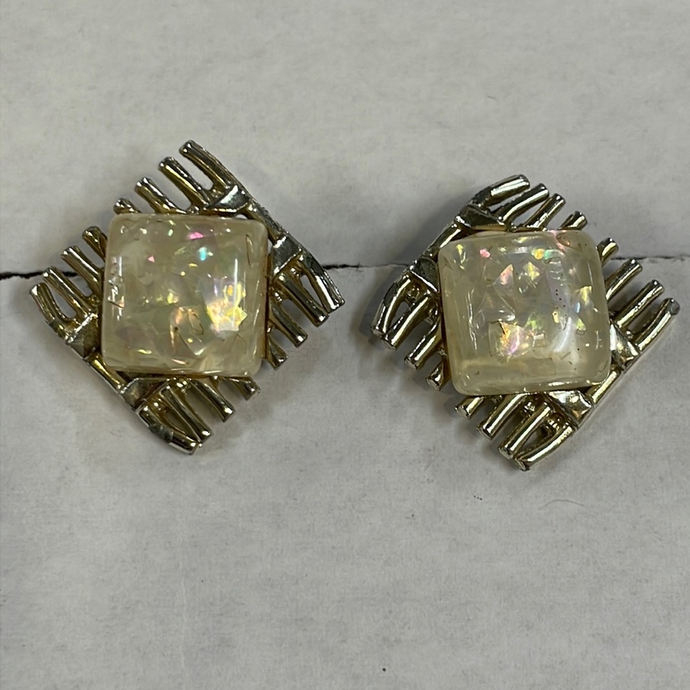 VINTAGE CORO White Confetti Gold Tone Clip Earrings